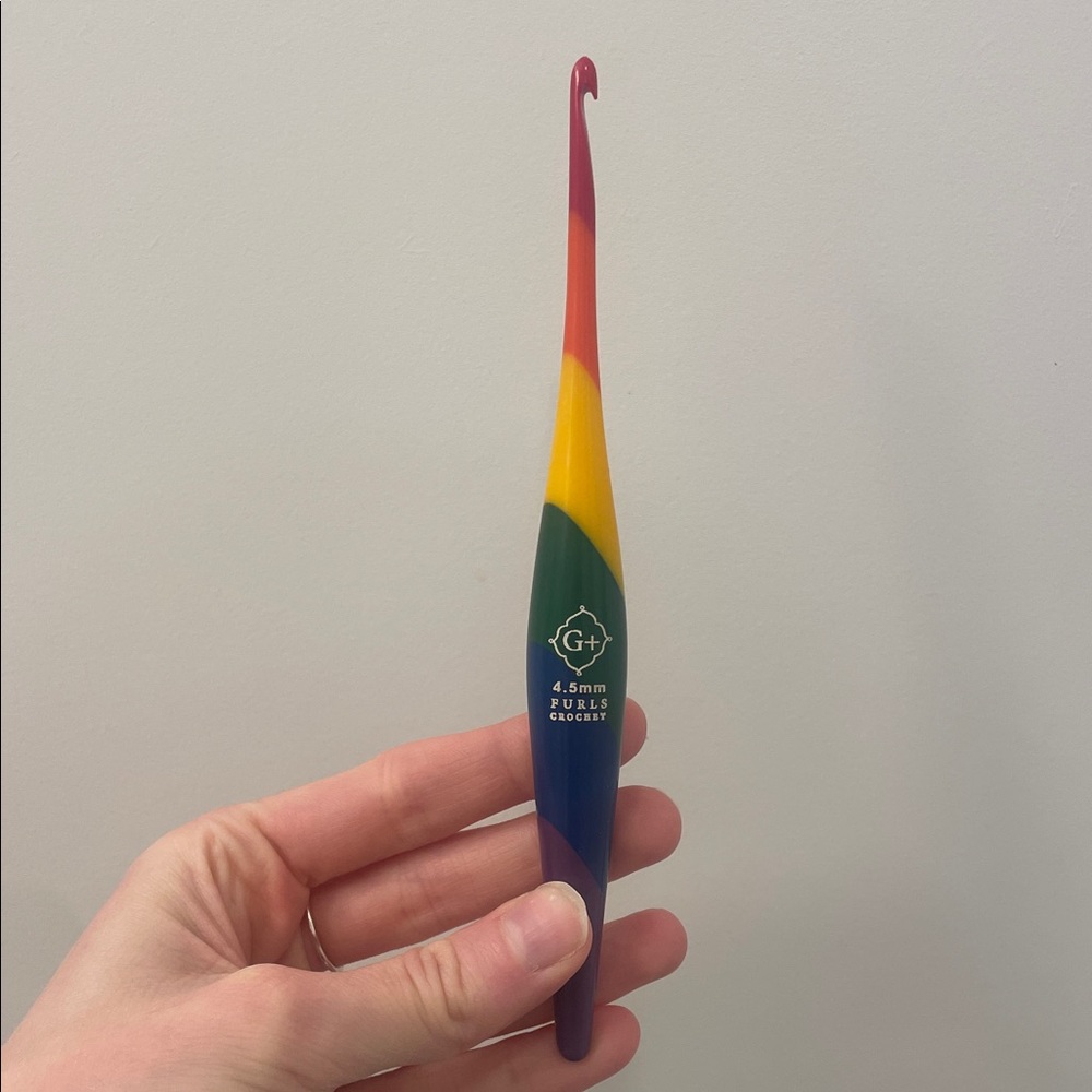 Furls Streamline Swirl Crochet Hook - Picture 3 of 6